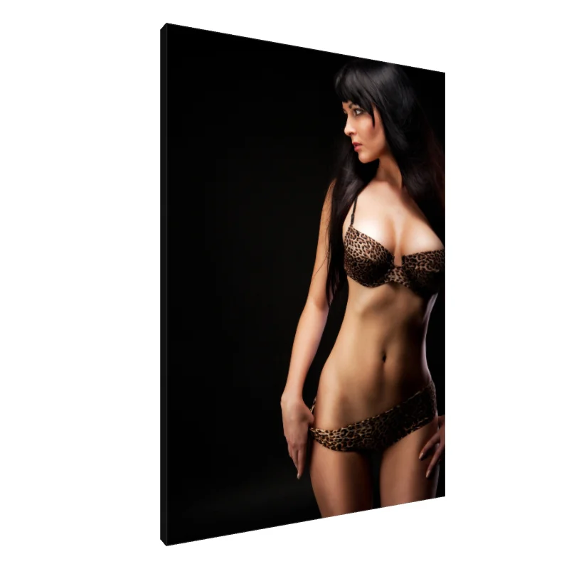 Tablou canvas: Latura sălbatică: Un portret în umbră