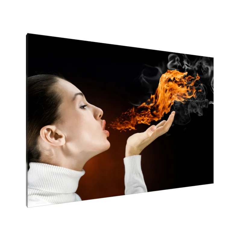 Tablou Canvas: Suflare de Foc