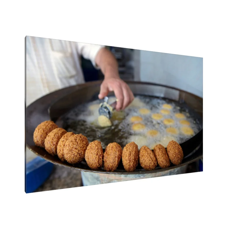 Tablou Canvas: Golden Crunch: O Gust Tradițional - Image 1