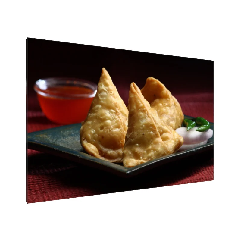 Tablou canvas: Golden Crunch: Samosa perfectă - Image 1