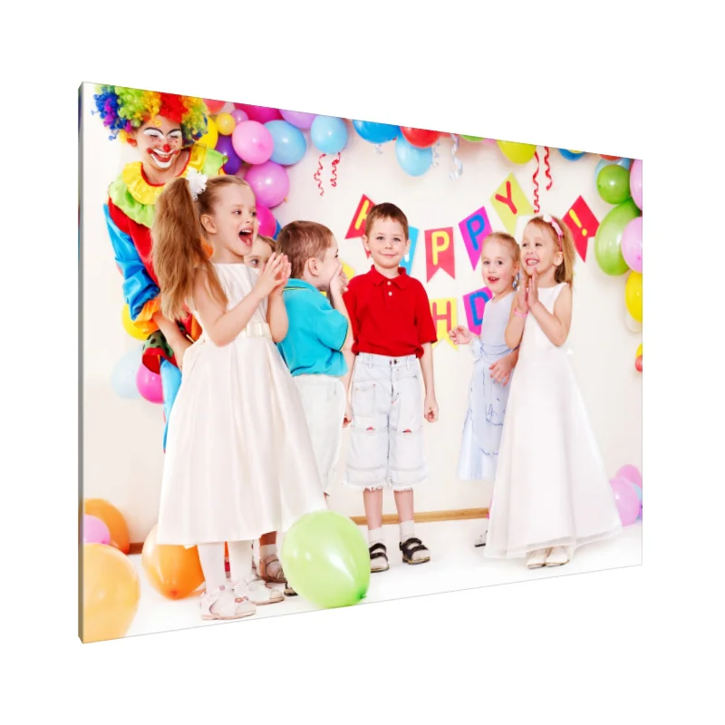 Tablou Canvas: Petrecere de ziua de naștere plină de bucurie