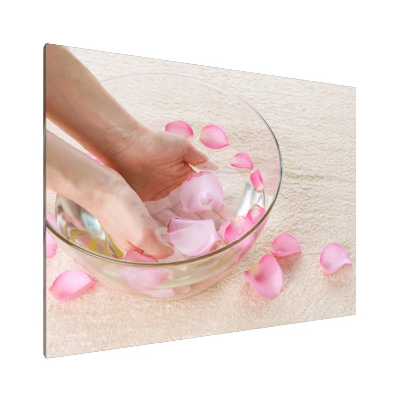 Tablou Canvas: Serenitatea Petalelor: O Atingere de Fericire - Image 1