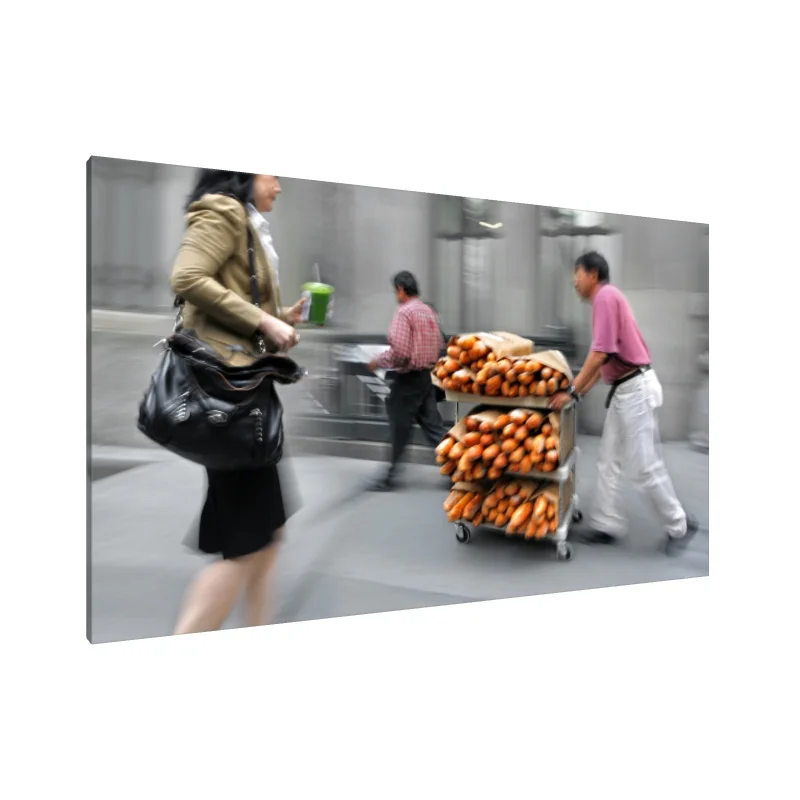 Tablou Canvas: Simfonia Urbană: Pâine și Agitație