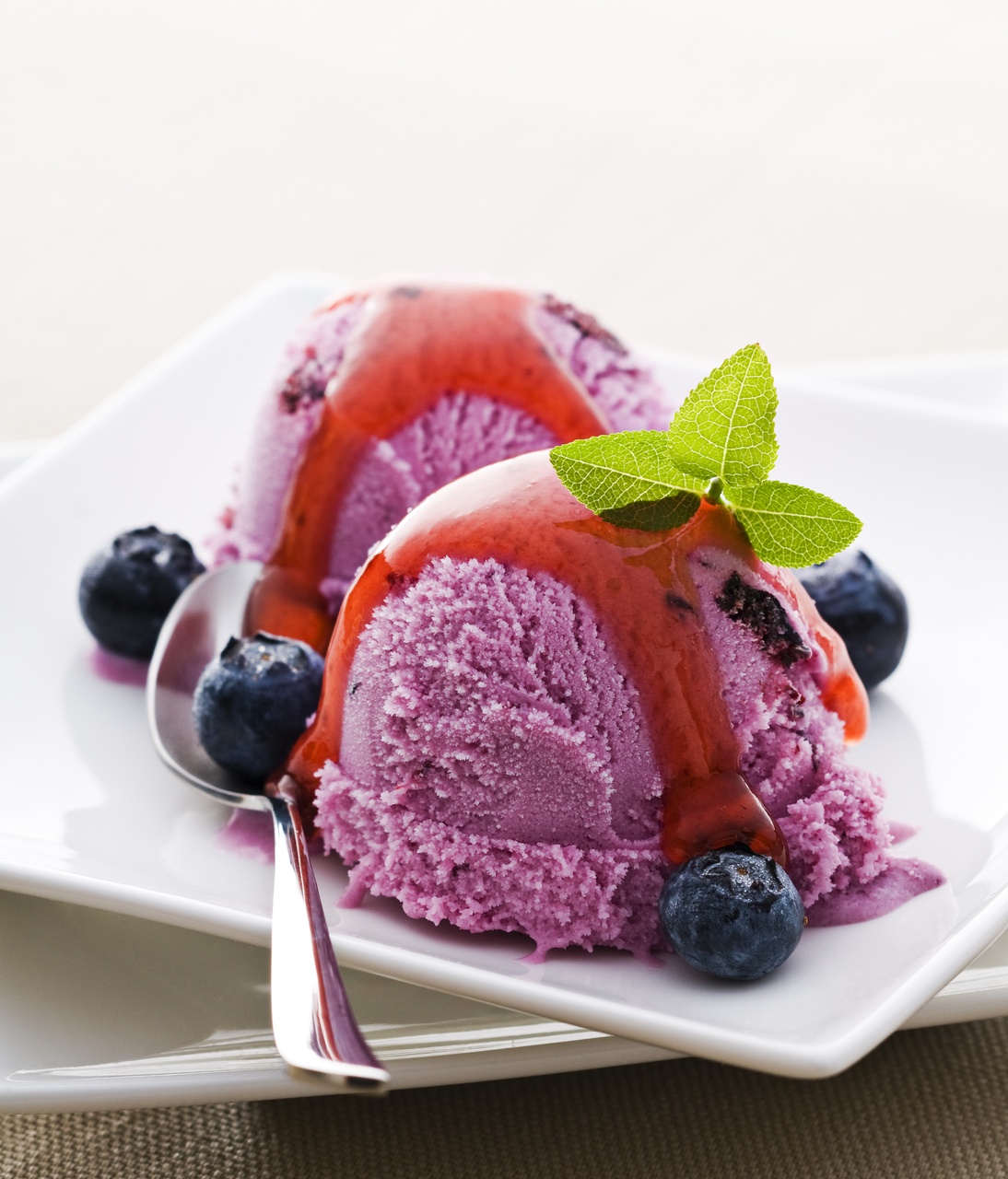 Tablou Canvas: Deliciu de bucurie cu fructe de pădure 1754590195950 - Thumbnail 2