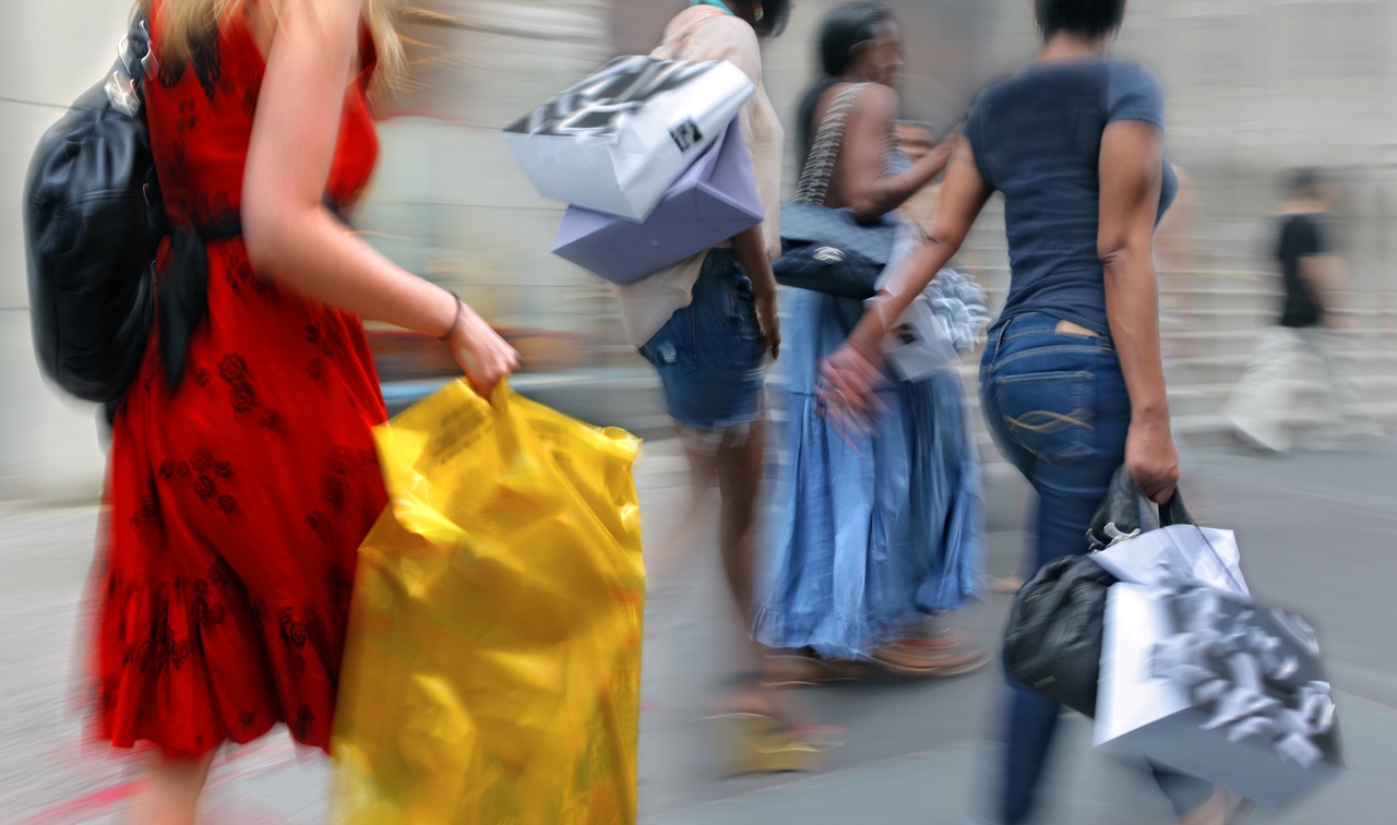 Tablou Canvas: Plimbare prin oraș: Agitație de cumpărături - Thumbnail 2