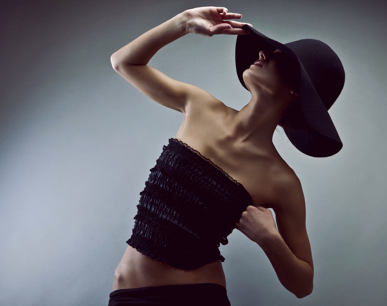 Tablou Canvas: Eleganță în Mișcare (1) - Thumbnail 2