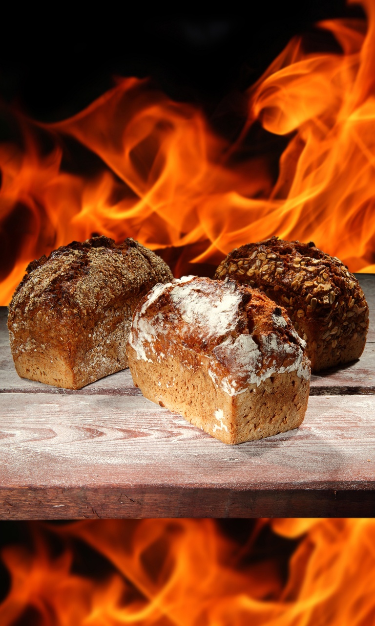 Tablou Canvas: Pâini Artizanale Pline de Flacără - Thumbnail 2