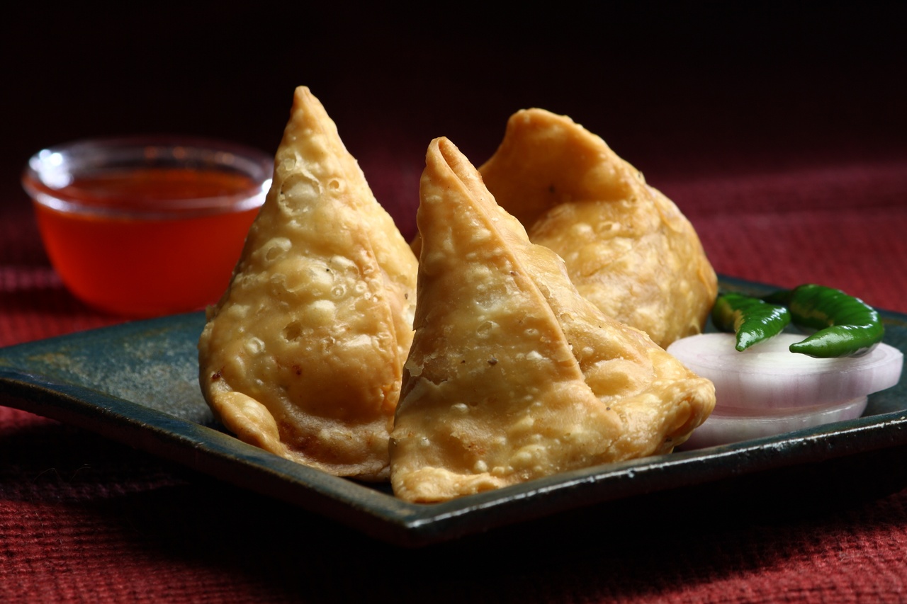 Tablou canvas: Golden Crunch: Samosa perfectă - Thumbnail 2