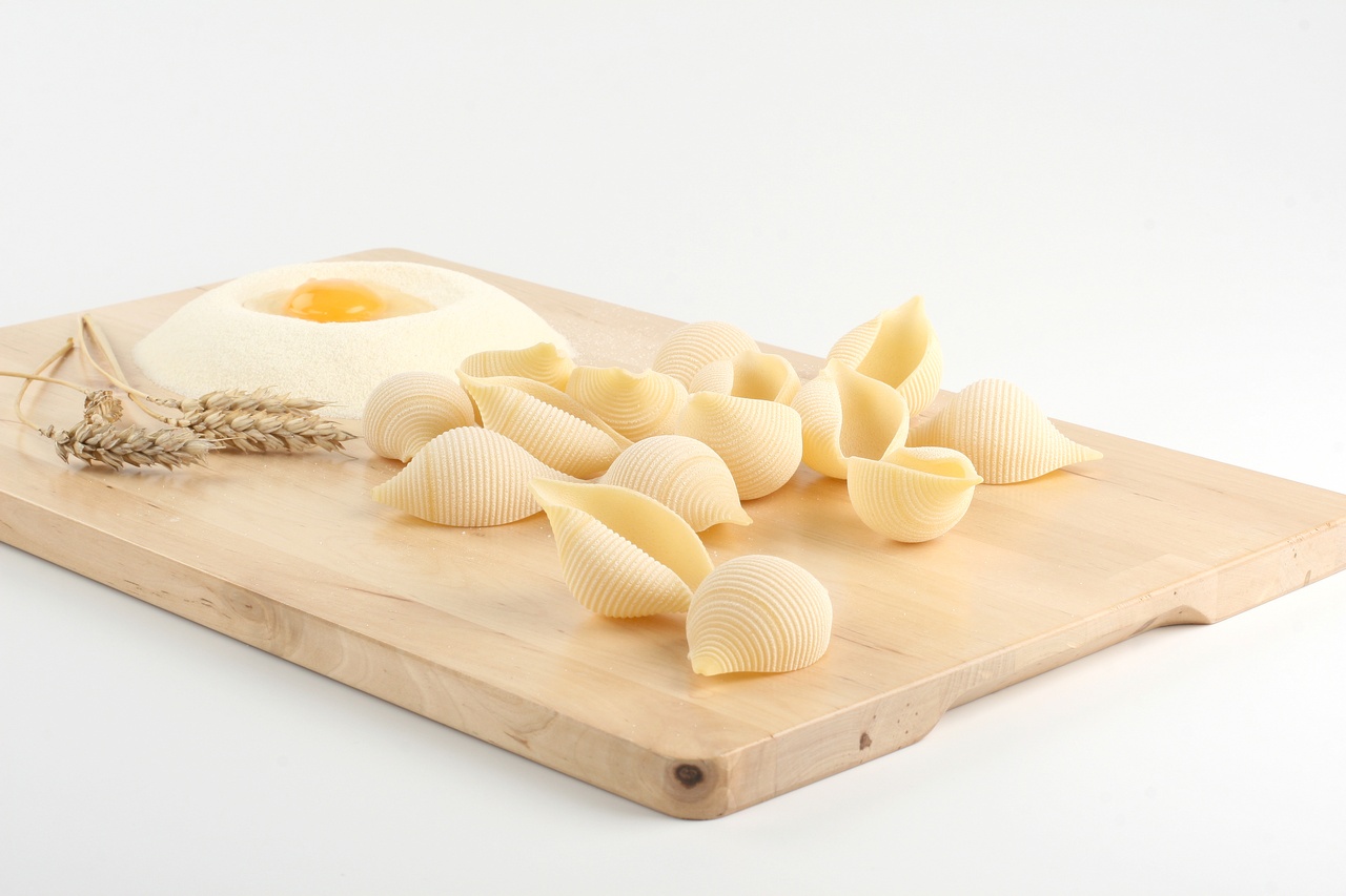 Tablou Canvas: Perfecțiunea Pastelor: Arta Simplității - Thumbnail 2