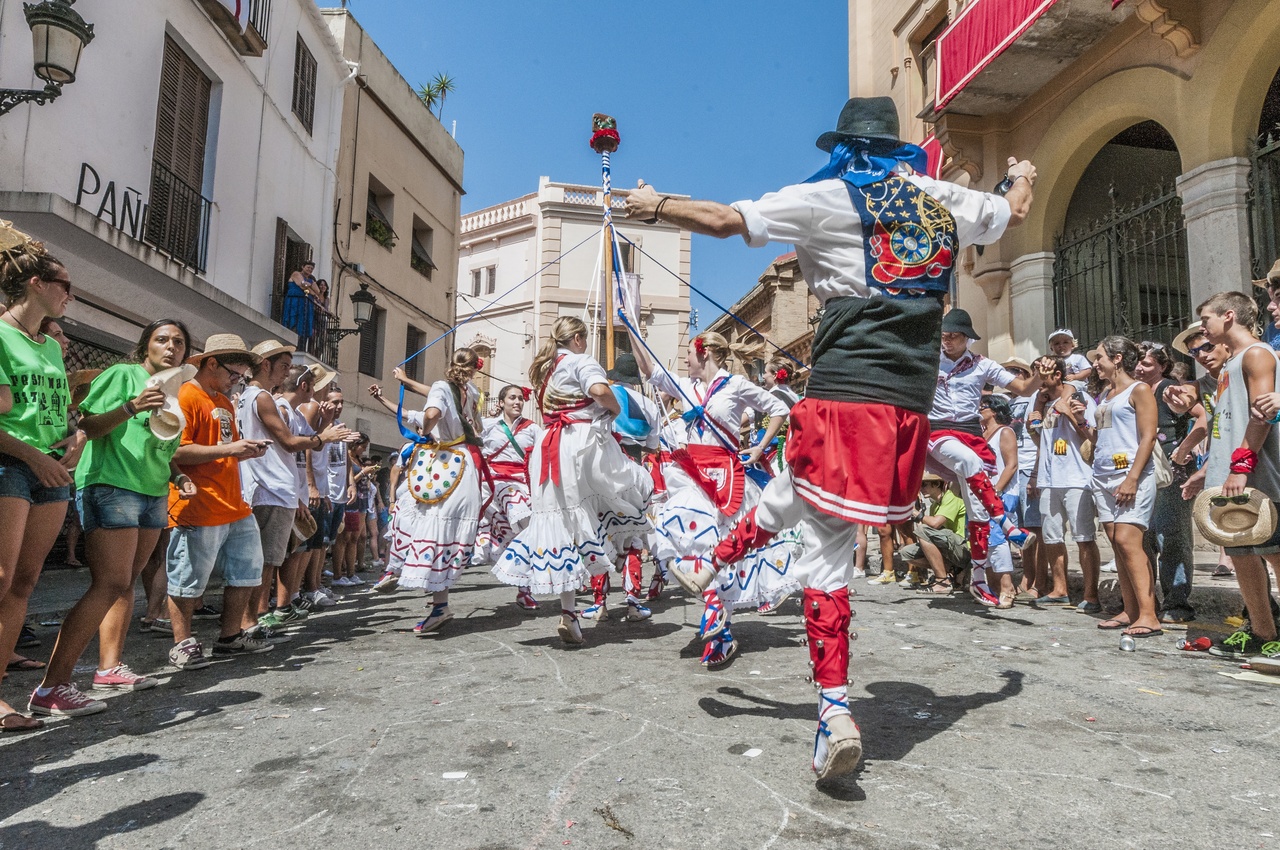 Tablou Canvas: Festival de Stradă Plin de Viață - Thumbnail 2