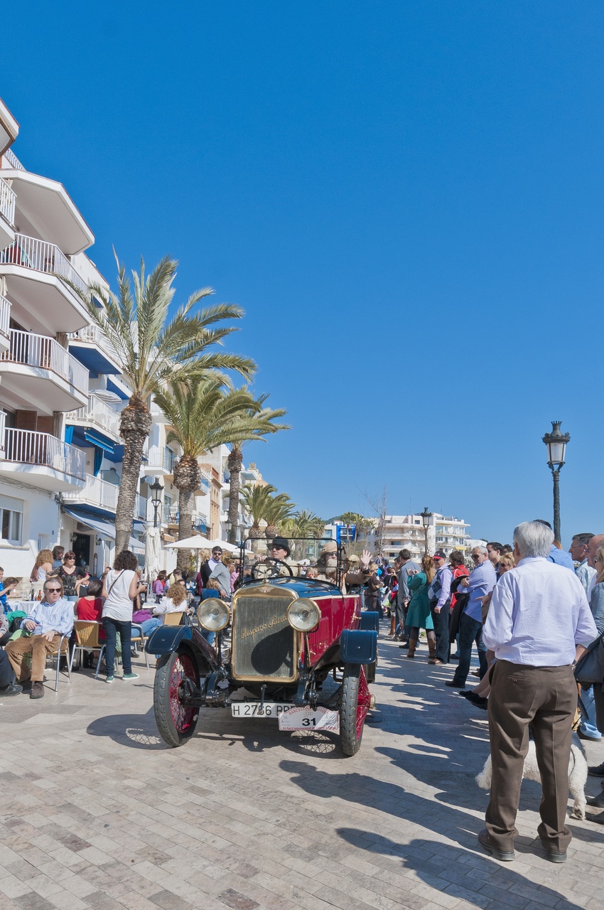 Tablou Canvas: Călătorie Vintage Sub Cerul Albastru - Thumbnail 2