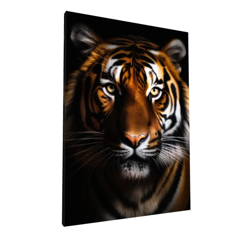Tablou canvas: Portret Realist de Tigru pe Fundal Negru - Image 1