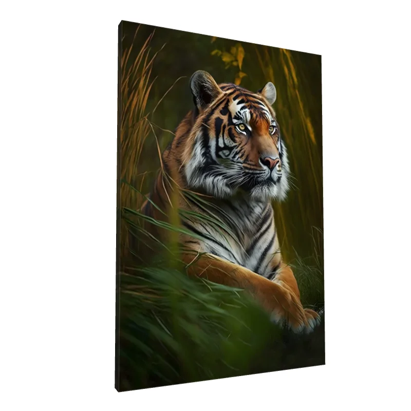 Tablou canvas: Portret Realist de Tigru în Vegetație - Image 1