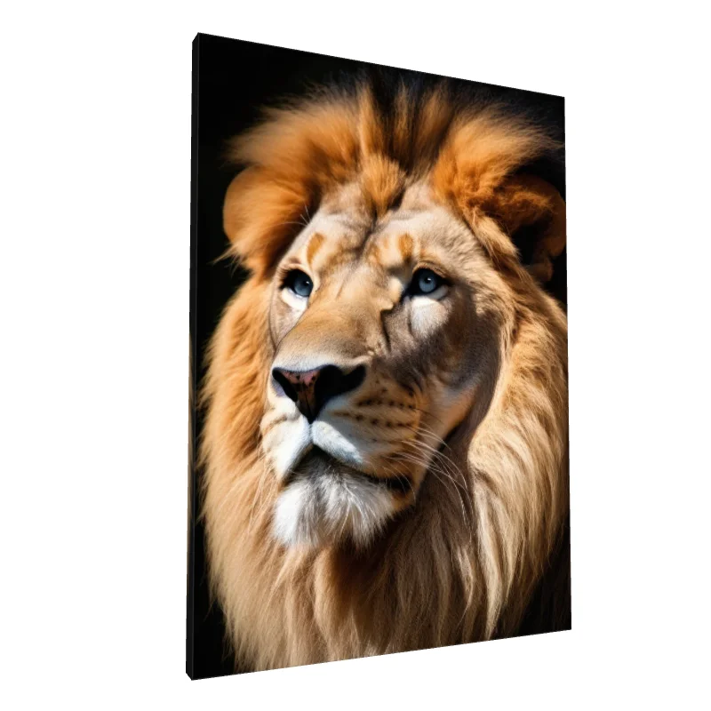 Tablou canvas: Portret Realist de Leu în Lumina Soarelui