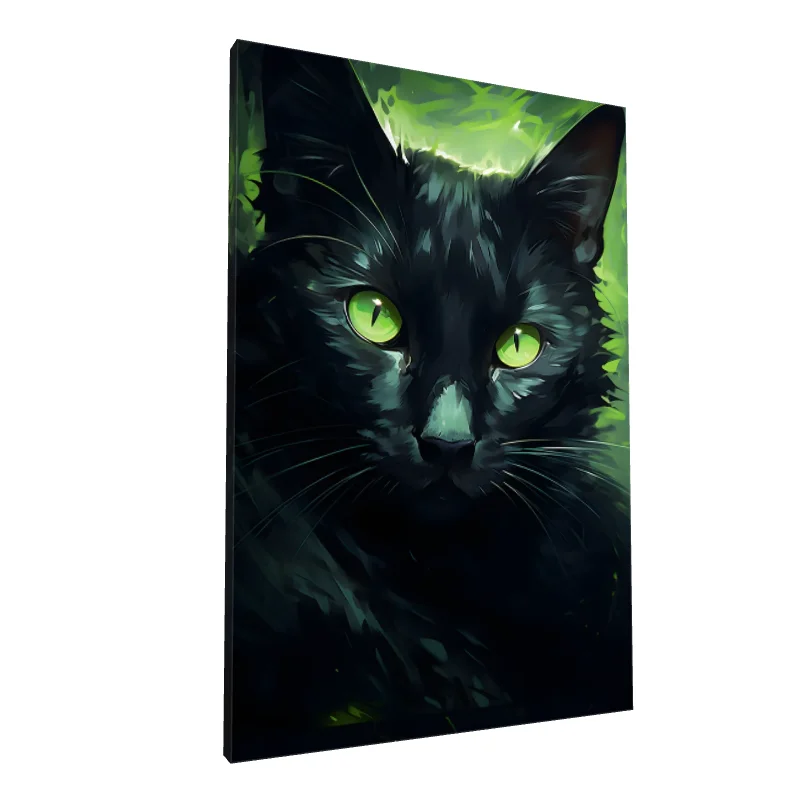Tablou canvas: Portret Pisică Neagră cu Ochi Verzi Strălucitori