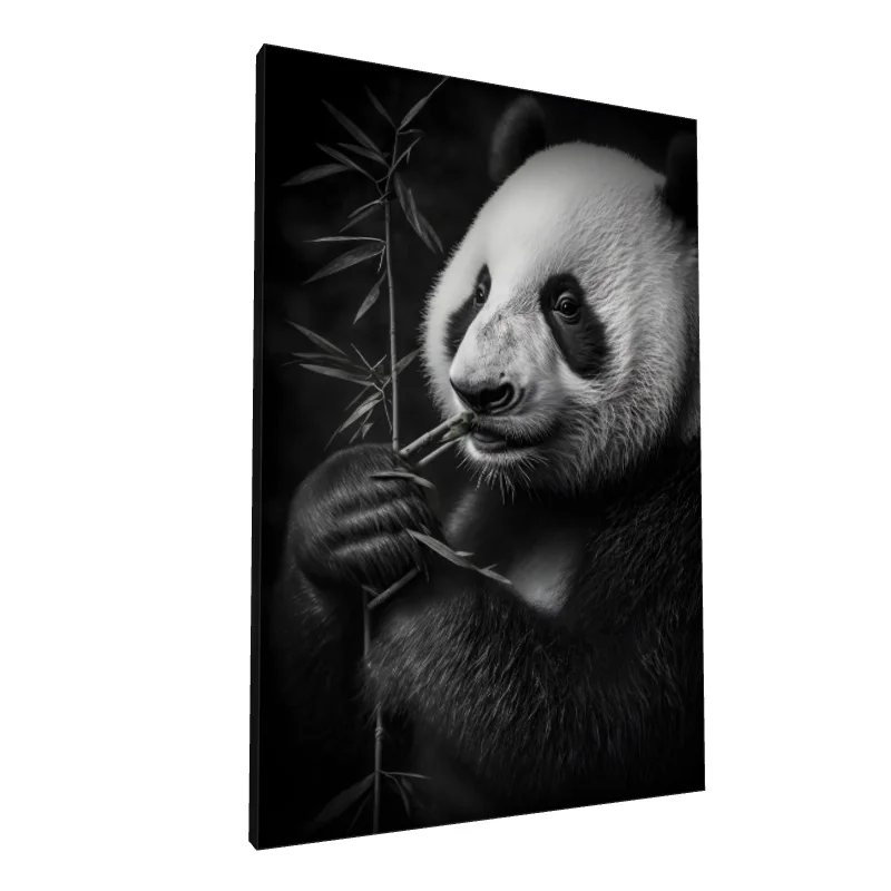 Tablou canvas: Portret Realist de Panda cu Bambus