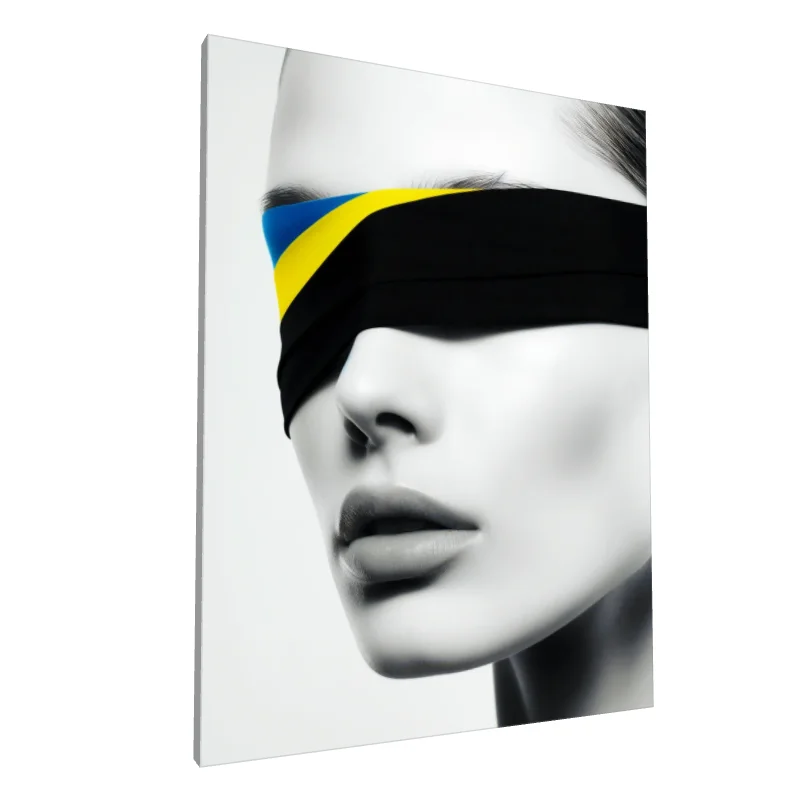 Tablou canvas: Portret Minimalist cu Eșarfă Colorată - Image 1