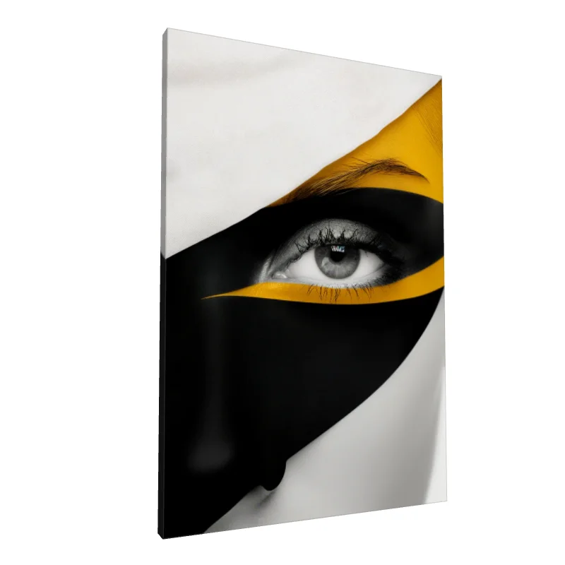 Tablou canvas: Portret Artistic cu Accente Galben-Negru