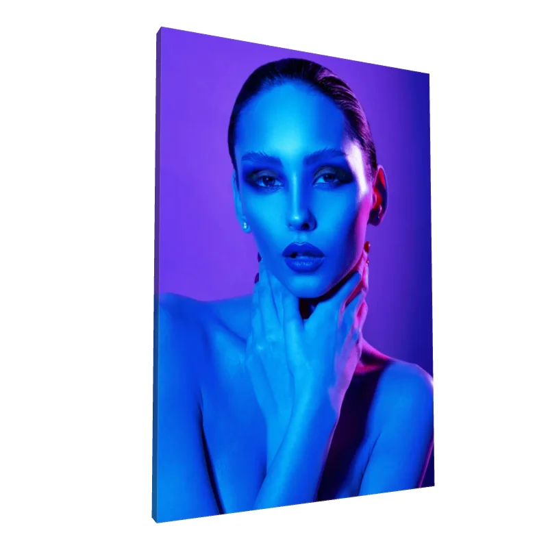 Tablou canvas: Portret în Lumină Albastră și Mov - Image 1