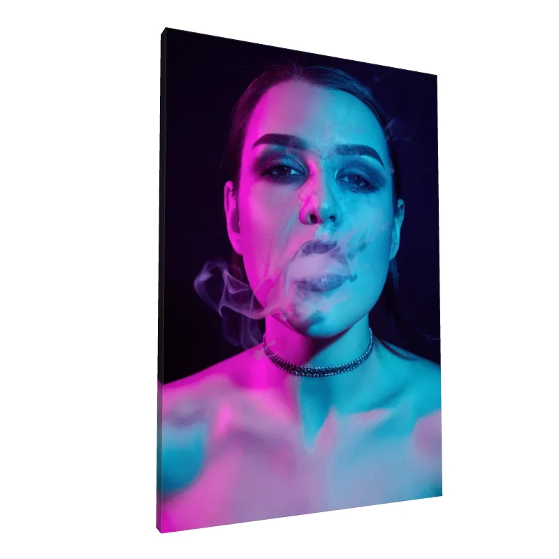 Tablou canvas: Portret Cu Iluminare Neon și Fum