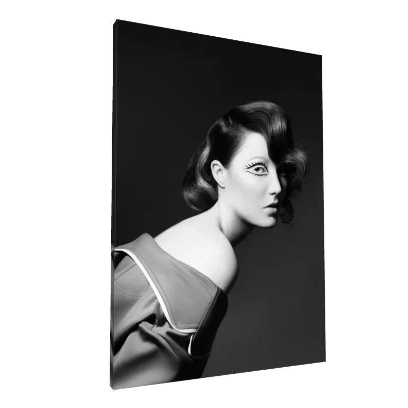Tablou canvas: Portret Alb-Negru cu Machiaj Artistic