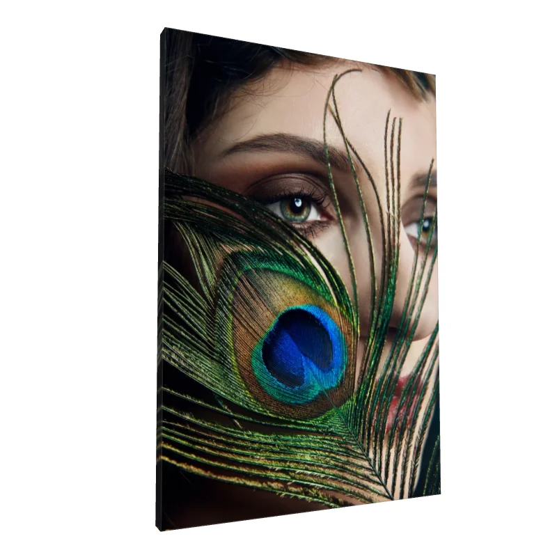 Tablou canvas: Portret cu Pana de Păun