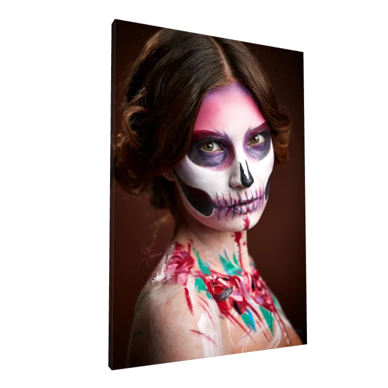 Tablou canvas: Portret Artistic cu Machiaj de Craniu - Image 1