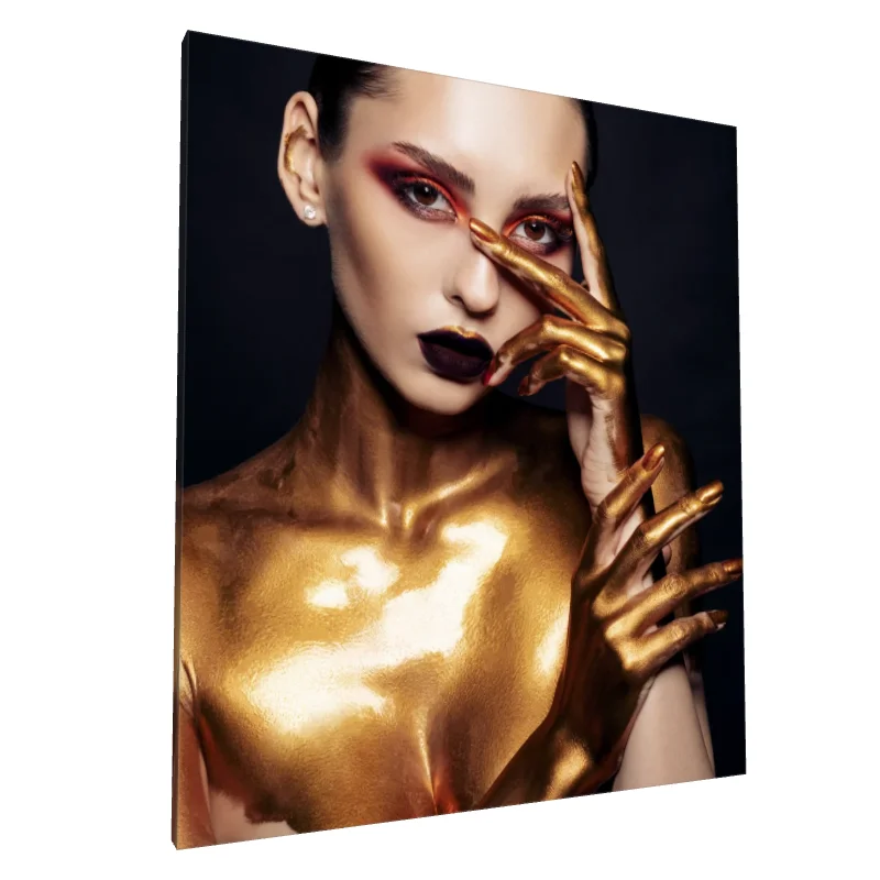 Tablou canvas: Portret Artistic cu Machiaj Auriu