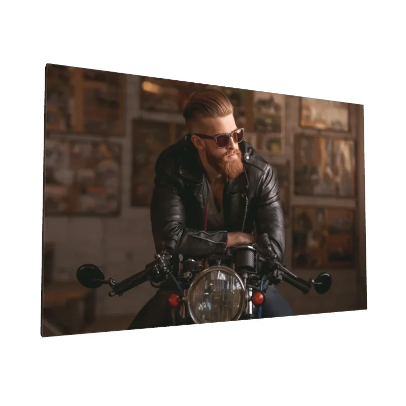 Tablou canvas: Portret Bărbat pe Motocicletă în Stil Retro