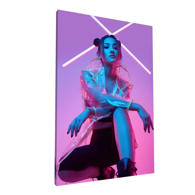 Tablou canvas: Portret Cibernetic cu Reflexii Neon