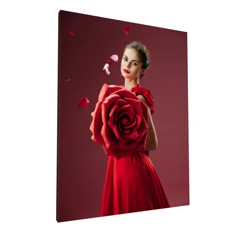 Tablou canvas: Portret Artistic cu Trandafir Roșu