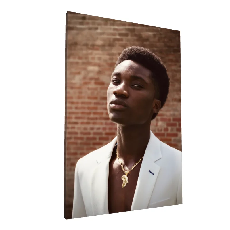 Tablou canvas: Portret Modern cu Colier African
