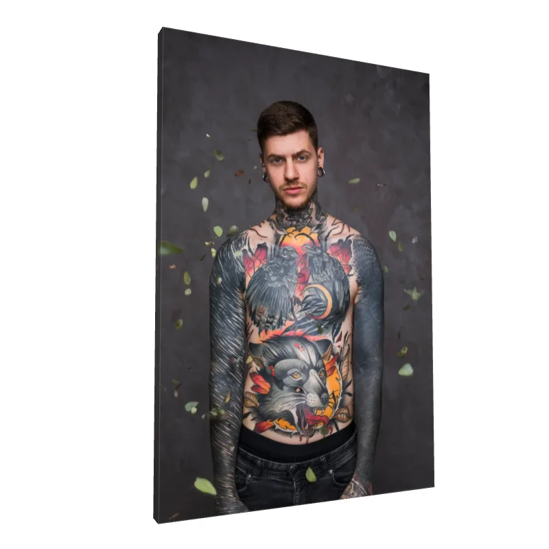 Tablou canvas: Portret Tatuat cu Elemente Animaliere