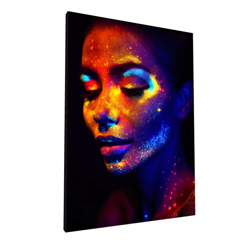 Tablou canvas: Portret în Lumini UV Vibrante