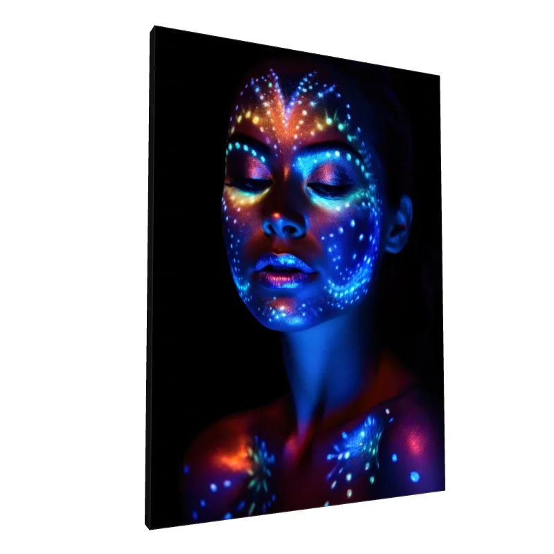 Tablou canvas: Portret Luminos cu Detalii UV