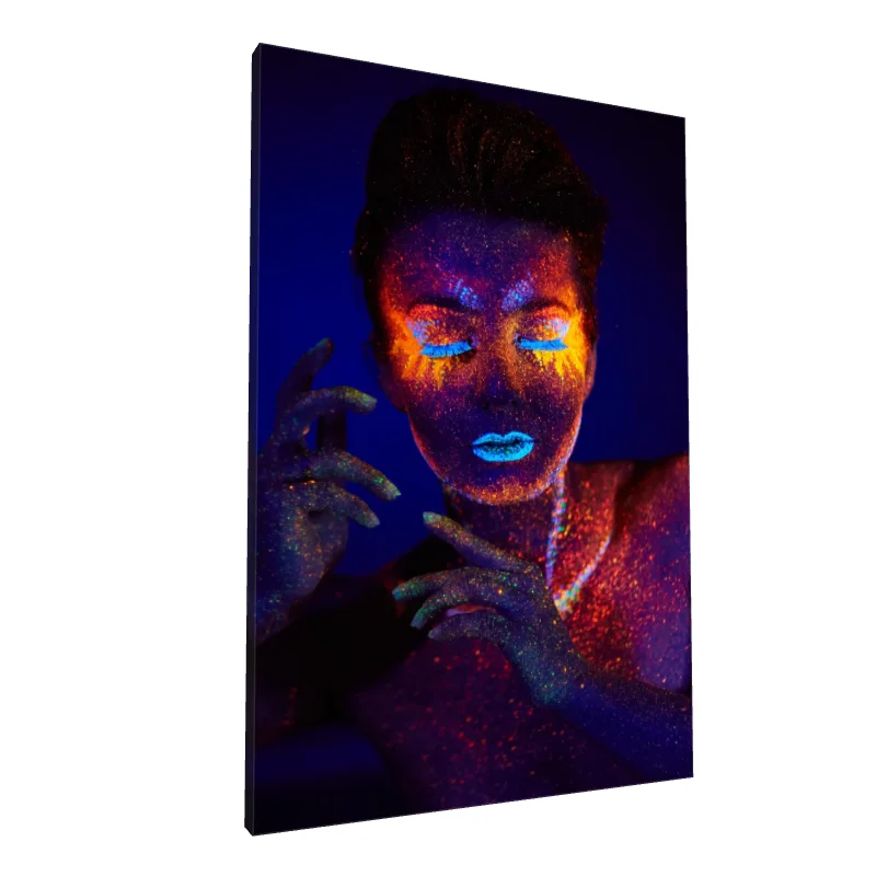 Tablou canvas: Portret Neon în Lumină Ultravioletă