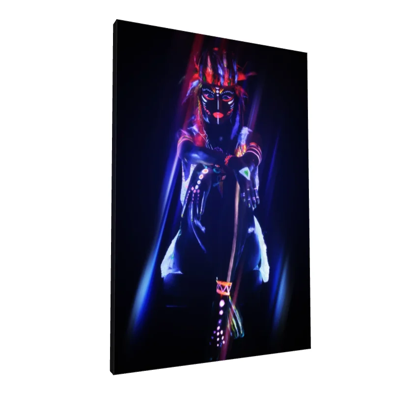 Tablou canvas: Portret Nocturn în Lumină Neon