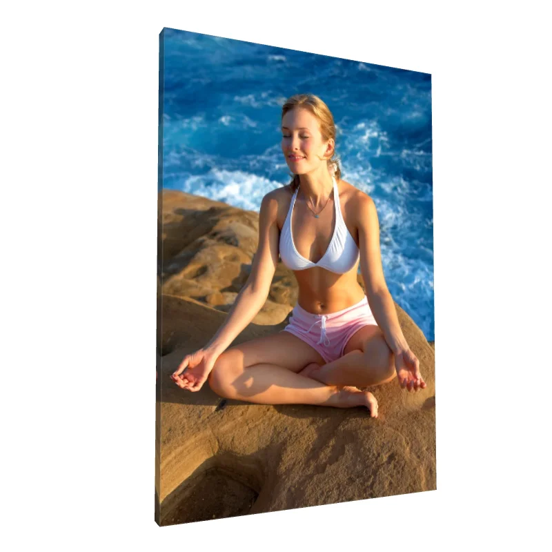 Tablou canvas: Meditație la Ocean sub Soare Cald