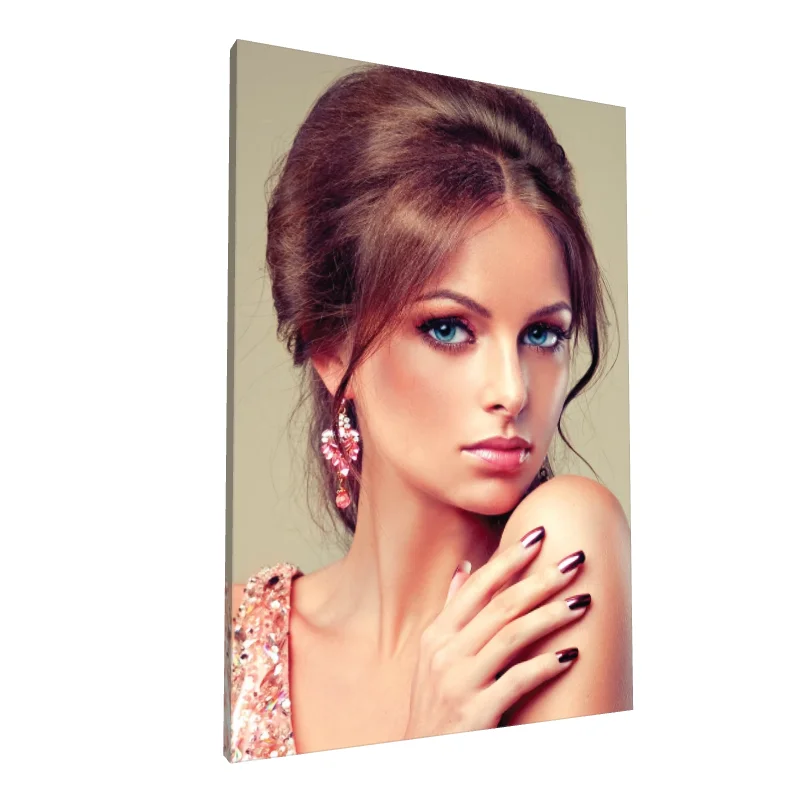 Tablou canvas: Portret Eleganță și Strălucire
