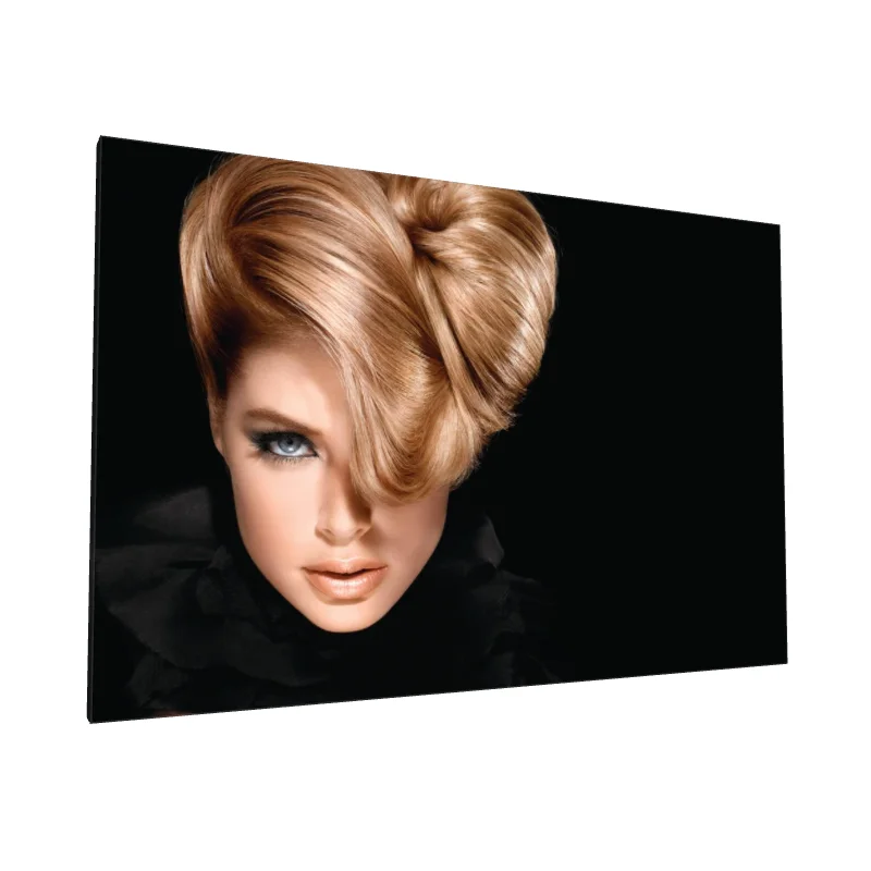 Tablou canvas: Coafură Elegantă în Tonuri Aurii - Image 1