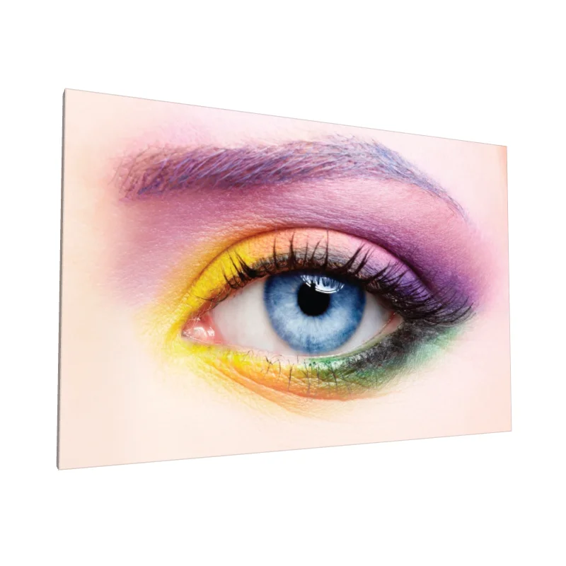 Tablou canvas: Machiaj Artistic Ochi în Culori Vibrante - Image 1