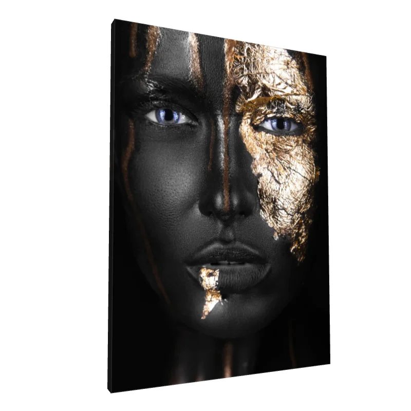 Tablou canvas: Portret Artistic cu Accente Aurii (2)