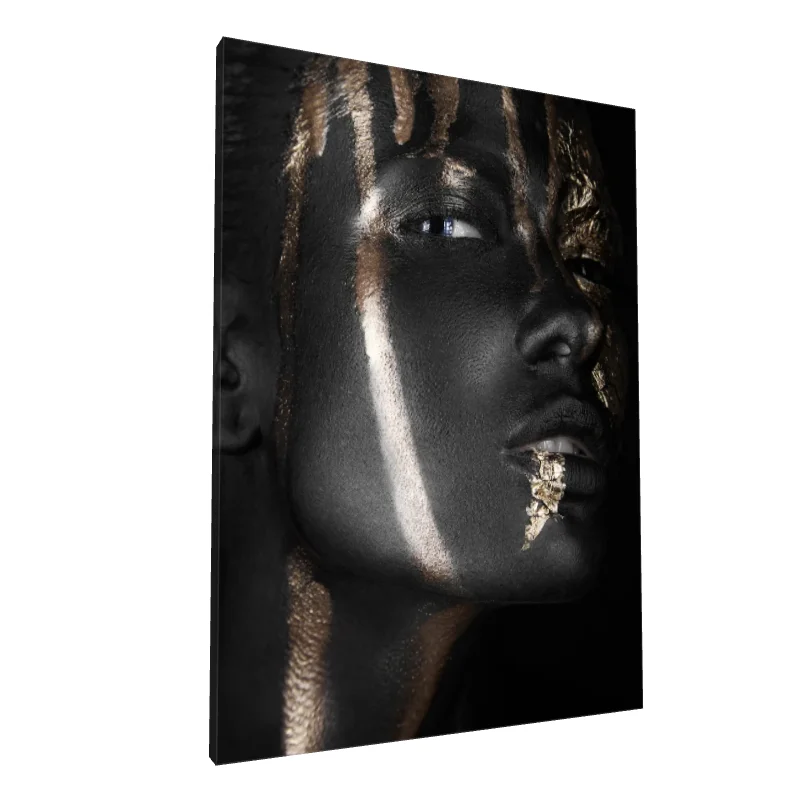 Tablou canvas: Portret Artistic cu Accente Aurii 2