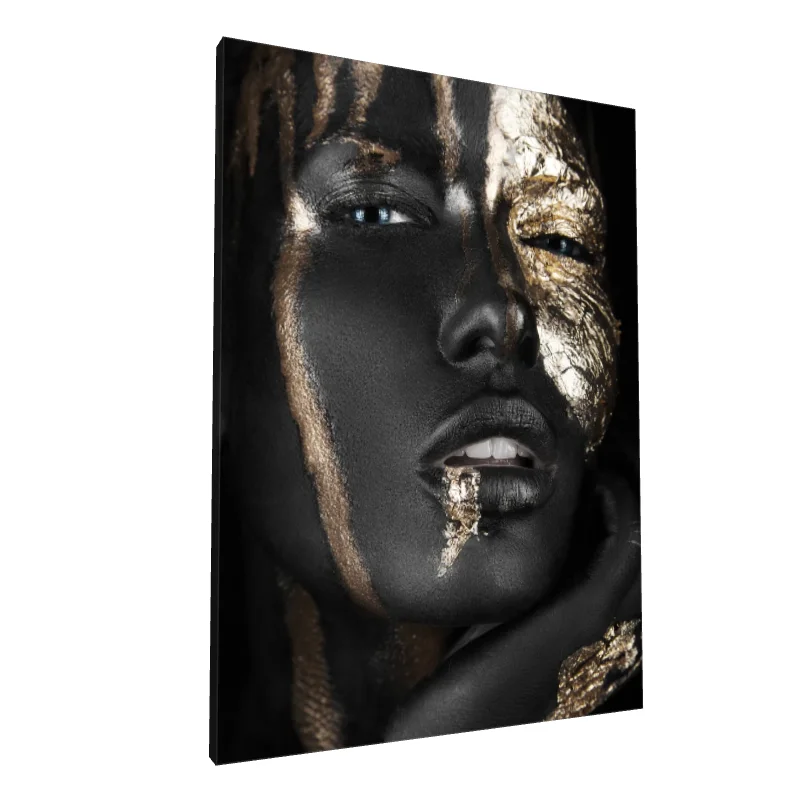 Tablou canvas: Portret Contrast Alb-Negru și Auriu