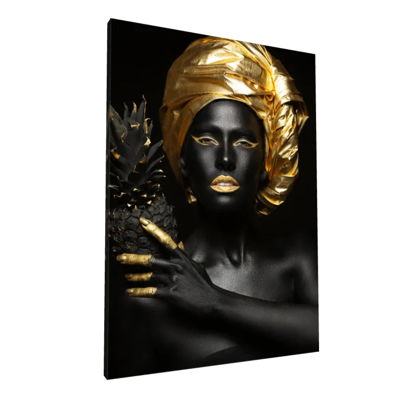 Tablou canvas: Portret Elegant cu Accente Aurii