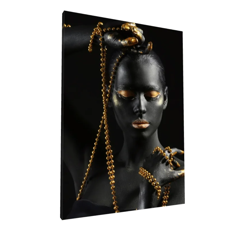 Tablou canvas: Portret Artistic cu Accente Aurii 5