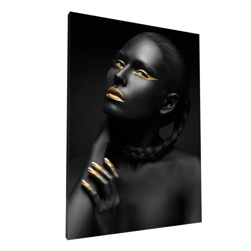 Tablou canvas: Portret Artistic cu Accente Aurii 7