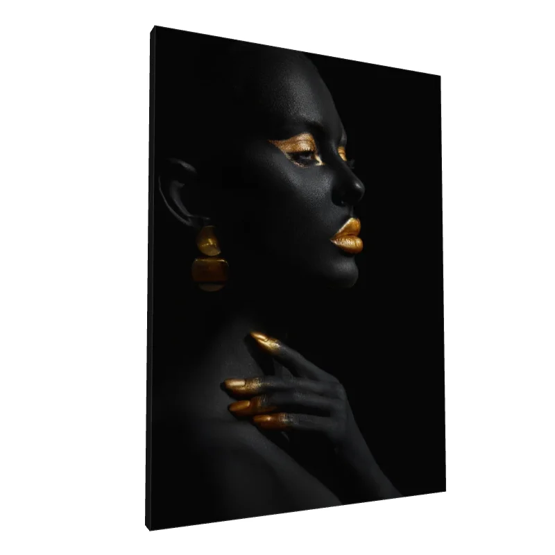 Tablou canvas: Portret Artistic cu Elemente Aurii