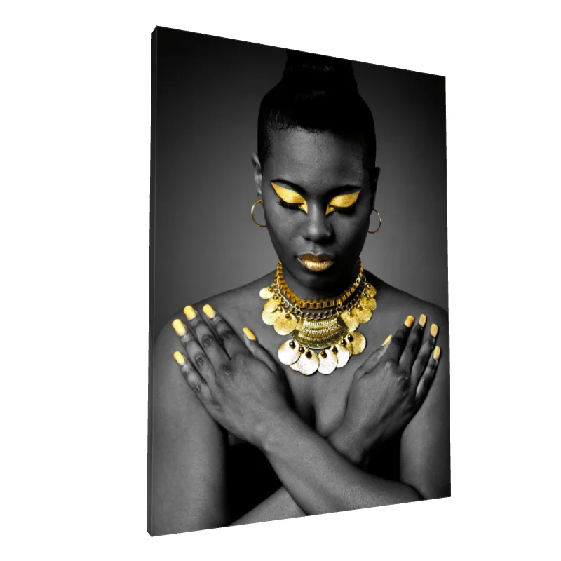 Tablou canvas: Portret Eleganță Africană cu Detalii Aurii