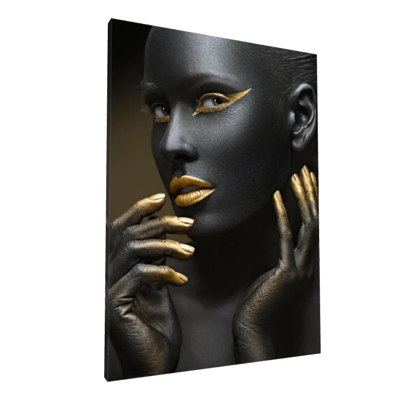 Tablou canvas: Portret Artistic cu Accente Aurii 13